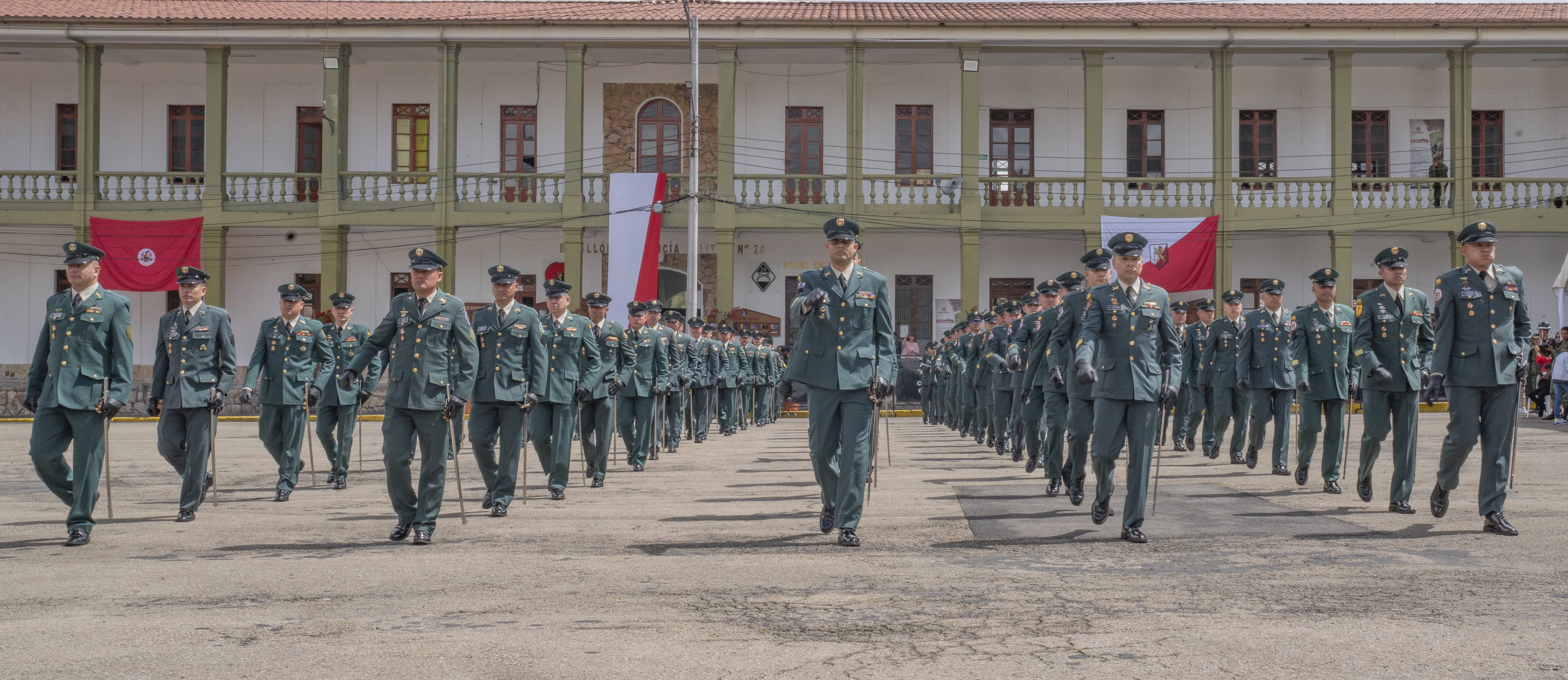 Nuevo grupo de oficiales pide la baja en el Ejército Nacional
